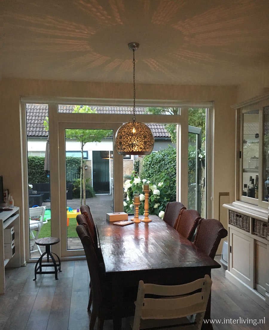 Oosterse lampen in zilver, koper, goud , wit en zwart. filigrain stijl