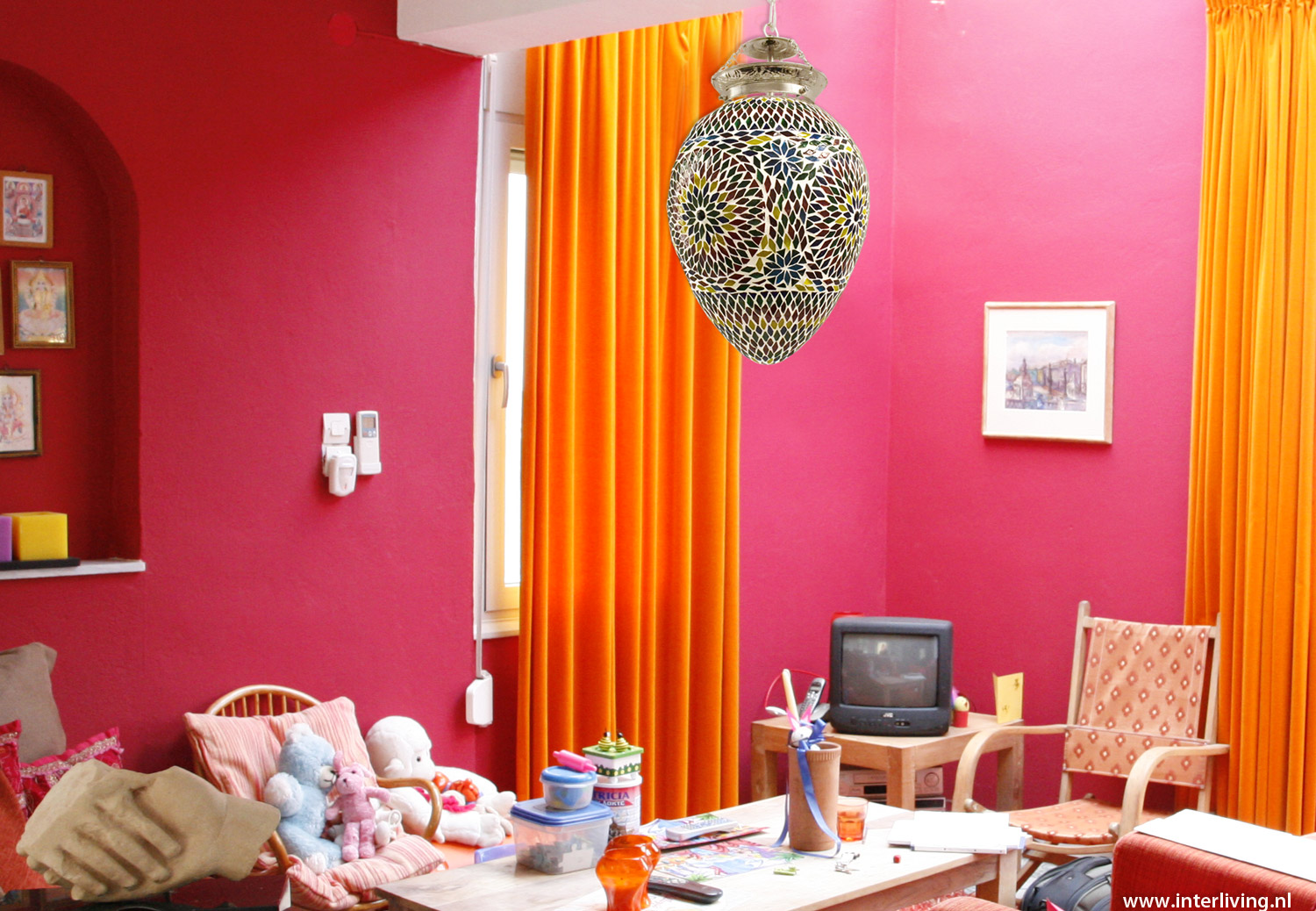Ei vormige hanglamp van glasmozaiek in oosterse art deco stijl