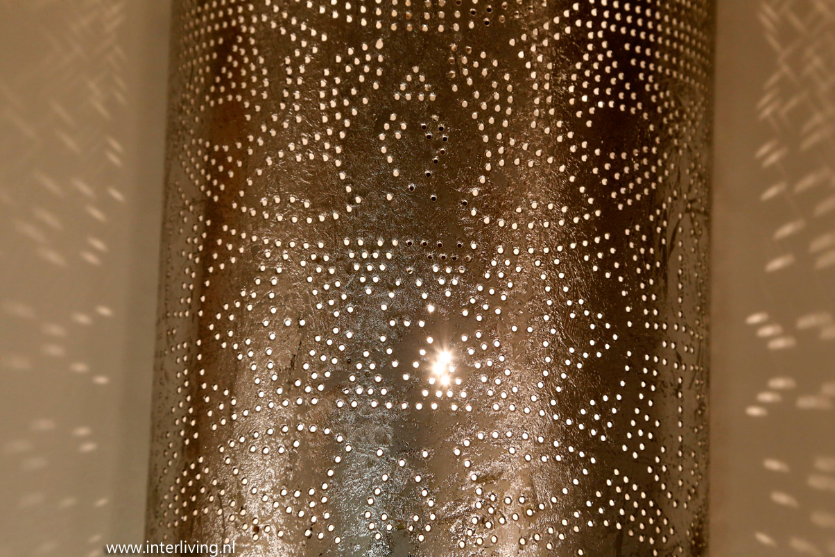Oosterse langwerpige wandlamp met gaatjes koper zilver of goud