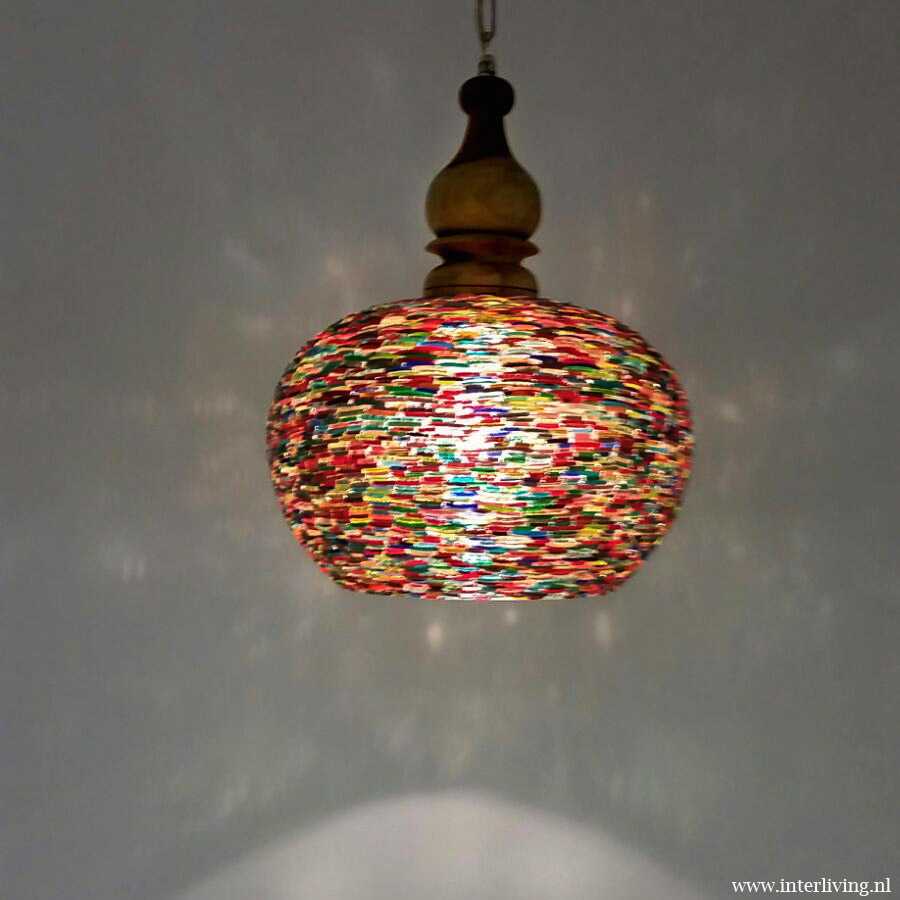 Hanglamp gekleurde armbandjes sfeerverlichting massief hout
