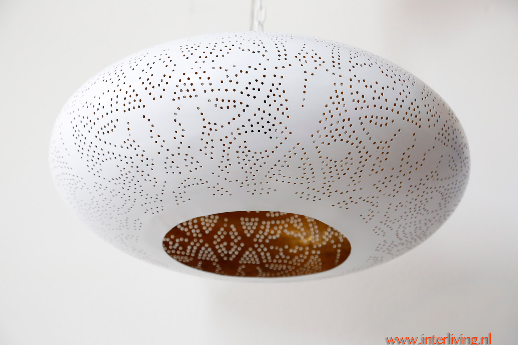 Precies Ongeautoriseerd En team Witte oosterse hanglamp met strak rond gaatjespatroon design - goud