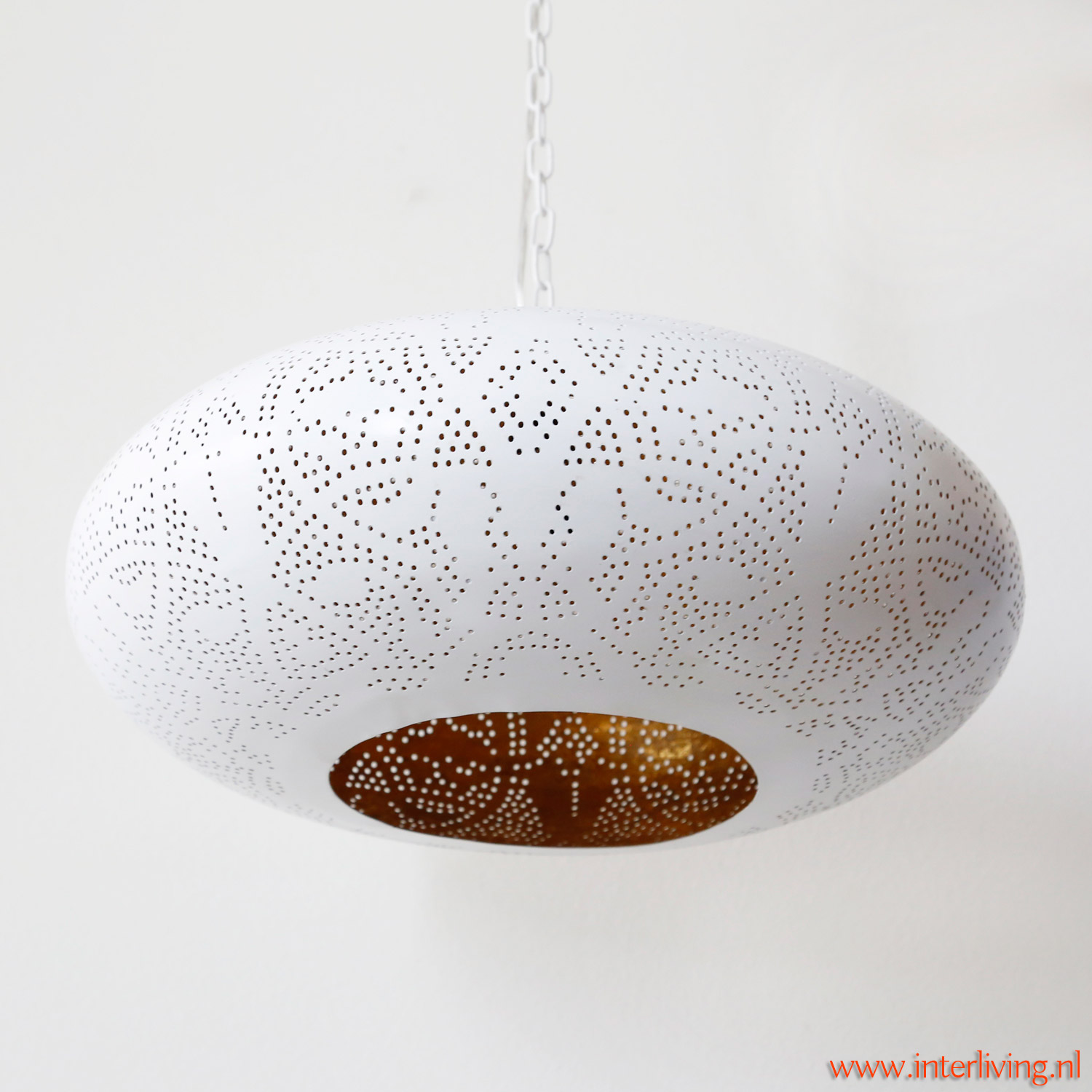 Witte oosterse hanglamp met rond gaatjespatroon design - goud