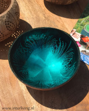 Eco bowl van een kokosnoot gemaakt met Vietnamese lak afwerking