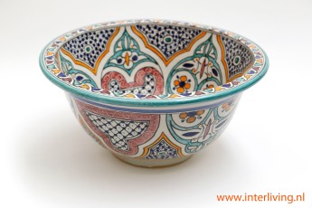 wasbak Ibiza-boho-stijl-rond-waskom-wit-tegel-patronen-aardewerk-handgemaakt-geschilderde-patronen-meditteraanse-stijl