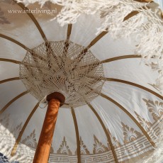 Witte parasol uit Bali - met franjes / fringed versieringen