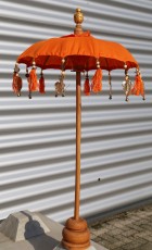 Boho Bali parasol oranje tafelmodel. Vrolijk versierde rand