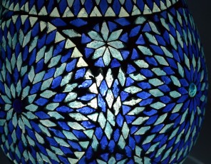 blauwe tafellamp glas mozaiek model egg