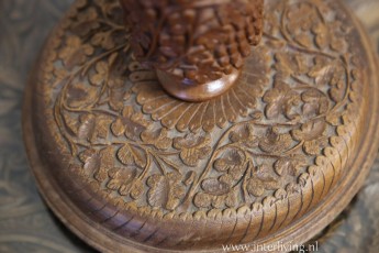 lampenvoet met houtsnijwerk - walnotenhout - retro design uit Kashmir India