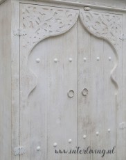 Oosterse houten boog of poort kast kleur wit van massief hout met twee deuren
