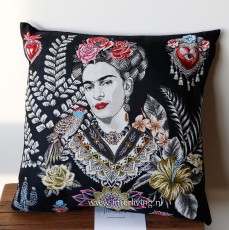 sierkussen zwart wit grijs Nordic Boho stijl met velvet en jacquard patroon van Frida