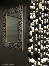 grote spiegel, zwart wit mozaiek