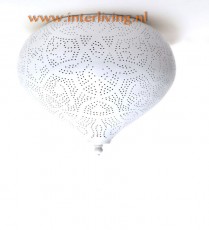 Witte oosterse plafondlamp in filigrain stijl met gaatjes patronen