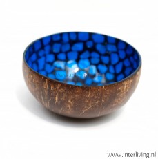 Schaaltje van een kokosnoot gemaakt met blauw parelmoer en zwart
