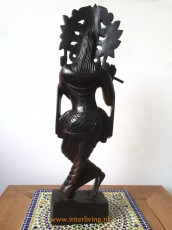 houten-buddha-beeld staand met mudra