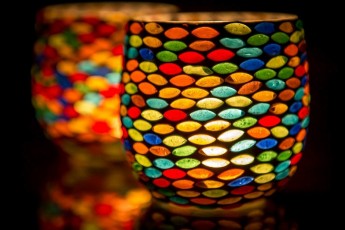 kleine gekleurde theelichtjes glas mozaiek