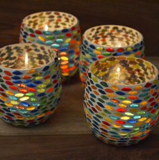 kleine gekleurde theelichtjes glasmozaiek
