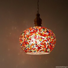 hippy chic interieur idee: hanglamp bol van gekleurd glas