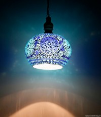 ibiza zomer stijl interieur idee: hanglamp bol blauw glas