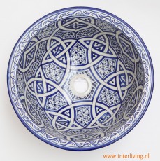 Mediterrane wasbak in blauw-wit patronen. Prachtig voor sanitair als opbouwwasbak van aardewerk / keramiek. handgemaakt uit Marokko / Fes