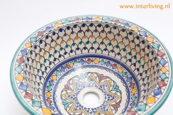 Spaanse-wasbak-Ibiza-boho-ronde-waskom-wit-tegel-patronen-aardewerk-handgemaakt-geschilderde-patronen-meditteraanse-stijl