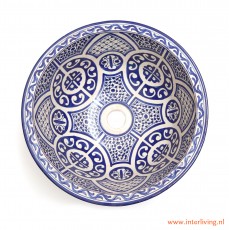 Blauw met witte ronde wasbak uit Marokko met tegelpatronen van aardewerk en handgemaakt