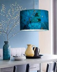patchwork-hanglamp-blauw-boven-eettafel
