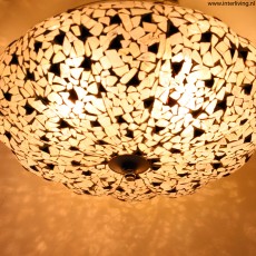romantische verlichting idee plafondlamp met parelmoer glans