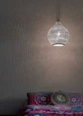 gaatjeslamp in slaapkamer