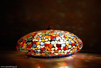 plafondlamp-gekleurde-glas-stukjes