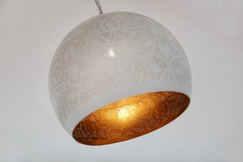 witte hanglamp bol met gouden binnenkant