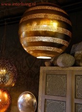 grote-bollamp-goud-look-gaatjeslamp-oosterse-hanglamp-metaal-vintage-design-verweerde-stijl