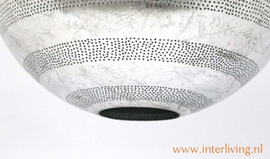 grote-bollamp-verweerd-zilver-look-gaatjeslamp-oosterse-hanglamp-metaal-vintage-design-vintage-stijl
