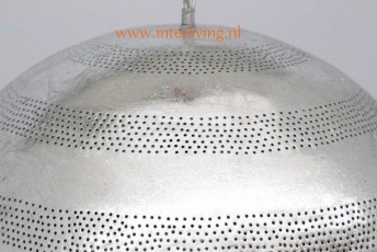 zilveren-grote-gaatjes-lamp-oosterse-bol-hanglamp-metaal-vintage-design-verweerde-stijl