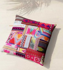 fel-gekleurd-kussen-copacobana-aztec-tribal-azteken-peruaans-patroon-handgemaakt