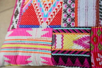 vrolijk-gekleurd-kussen-copacobana-aztec-tribal-azteken-peruaans-patroon-handgemaakt
