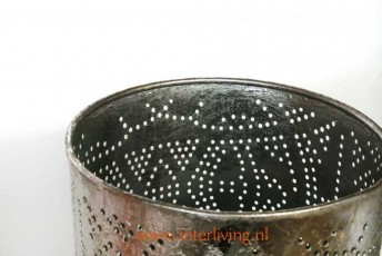 egyptische-staande-lamp-vintage-met-gaatjes-patronen-zilver-messing-metaal