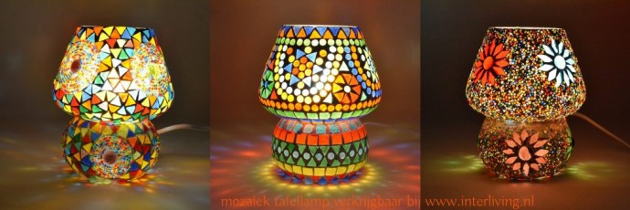 bont-gekleurde-tafellamp-paddenstoel-mozaiek-turks-india-blauw-wit-rood-gekleurd-groen-blauw-warm-licht-sfeerlampje-nachtlampje-boho-ibiza-orientaals
