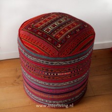 poef-rond-hoog-kelim-kilim-patchwork-van-tapijt-iran-rood-oranje-blauw-wit-geel-groen-handgemaakt-handgeweven