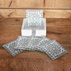 extra-grote-onderzetters-wit-glas-kringen-tafelblad-handgemaakt-design-mozaiek