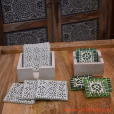 onderzetters-op-mangohout-dienblad-glas-kringen-tafelblad-handgemaakt-design-mozaieklandelijk-woonstijl-boho-look-ibiza-stijl