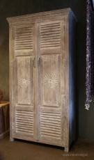 Ibiza-kast-houten-meubel-oude-deur-louvre-lamellen-houtsnijwerk-verweerd-wit-grijs-naturel