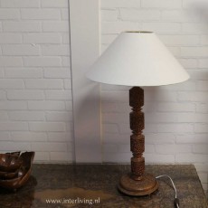 landelijke-houten-tafellamp-lampvoet-houtsnijwerk-bruin-vintage-stijl-India