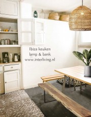 Ibiza-keuken-wit-hout-grijs-styling-idee