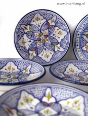 blauw-wit-bord-beschilderd-uit-Marokko-patronen