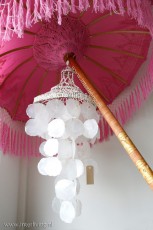 schelpen-windgong-hanglamp-mobiel-decoratie-kroonluchter-muurhanger-wit-Ibiza-Boho-Bali-styling-idee