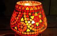 Herfst sfeerverlichting: Mooie tafellamp met Indiaas glasmozaiek