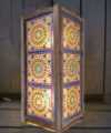 Oosterse kleurrijke sfeerverlichting: Mooie staande vloerlamp met Indiaas glasmozaiek voor een 1000&1 nacht gevoel. 