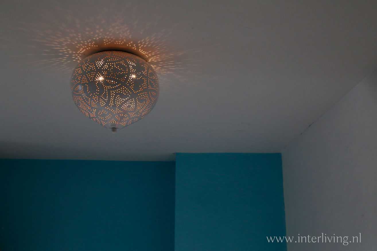 ledlamp in filigrain plafond - overdaglamp