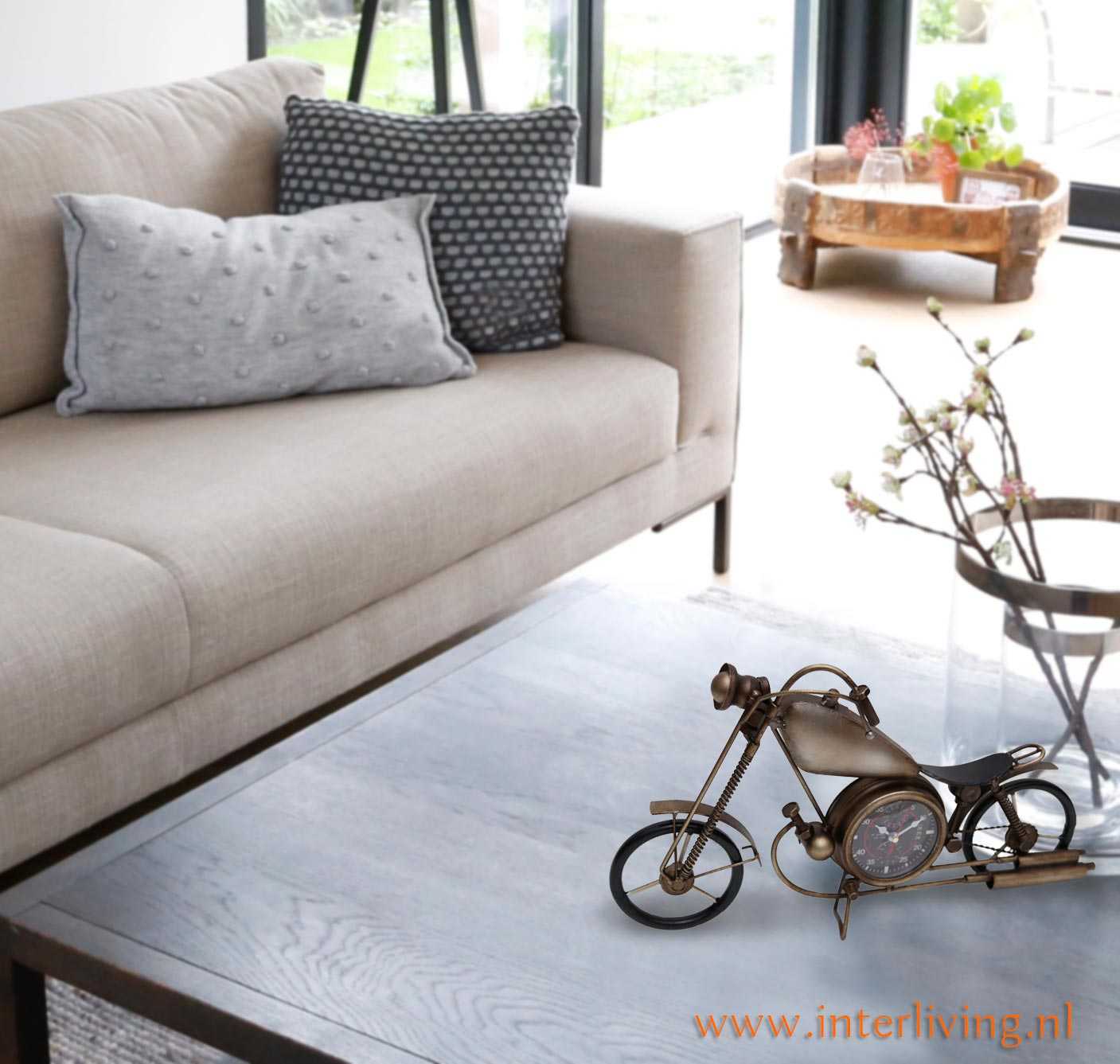 tafel-styling-motor-klok-decoratie-huis-accessoire-woondecoratie