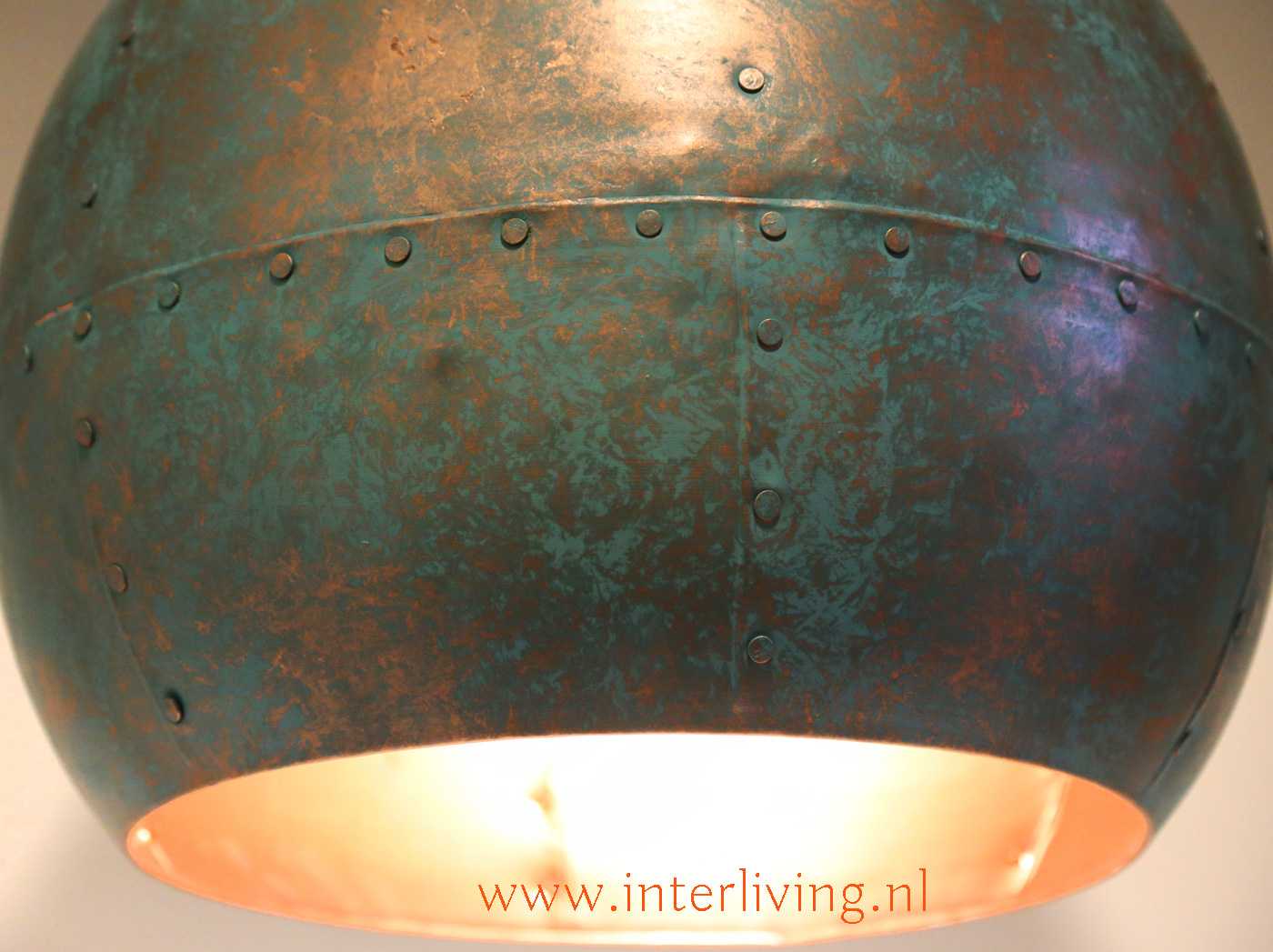 industriële hanglamp met popnagels of draadnagel staal look - interieur idee